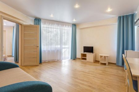 "ДЖУНИОР СЮИТ" 2-комнатный 2-5 этаж, Юг/Север (Спальный корпус №2)