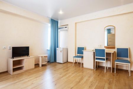 "ДЖУНИОР СЮИТ" 2-комнатный 2-5 этаж, Юг/Север (Спальный корпус №2)