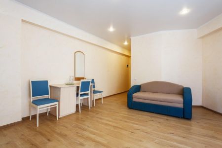 "ДЖУНИОР СЮИТ" 2-комнатный 2-5 этаж, Юг/Север (Спальный корпус №2)